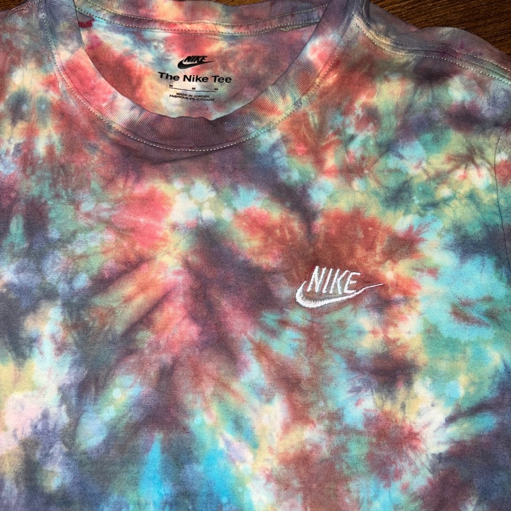 Nike Active Blue Red Multicolor Tie Dye Classic Cotton Short Sleeve Shirt Size M - Picture 3 of 11